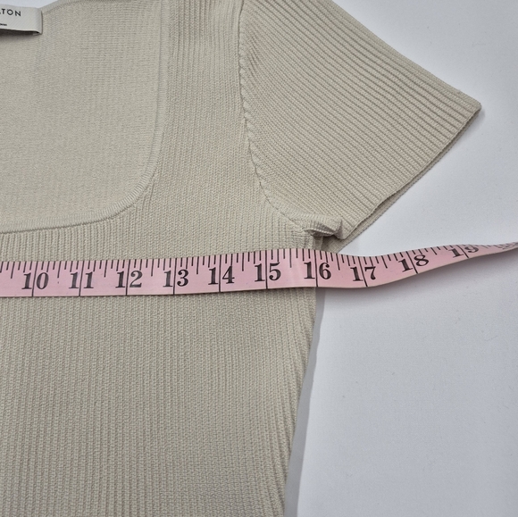 Babaton Short Sleeve  Ribbed Crop Top Women's Size Large Neutral Square Neck - Picture 10 of 13